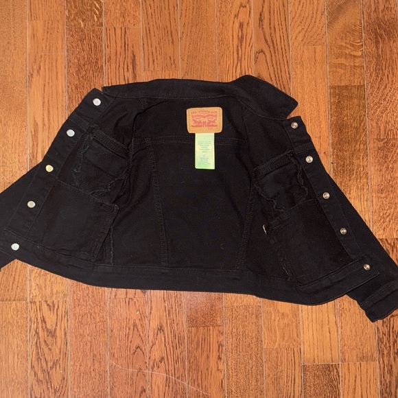 Levi’s black Jean jacket - Picture 4 of 5
